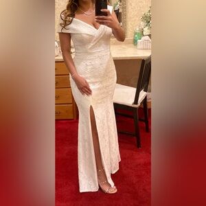 Amazing off-the-shoulder sculpting wedding dress. Worn only one.